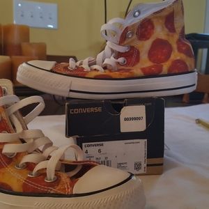 Converse Pepperoni Pizza Women's size 6